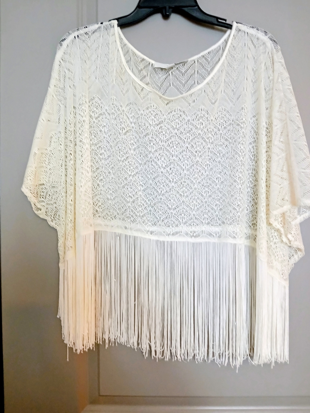Forever 21 Cream Crochet Openwork Top With Hanging Fringe Size M EUC